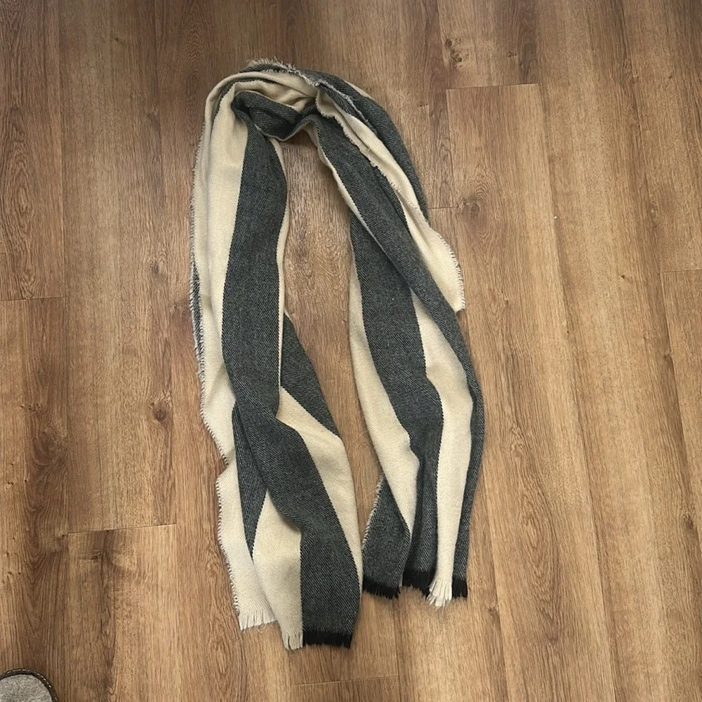 Urban Outfitters Silence +‎ Noise Black and Cream Scarf